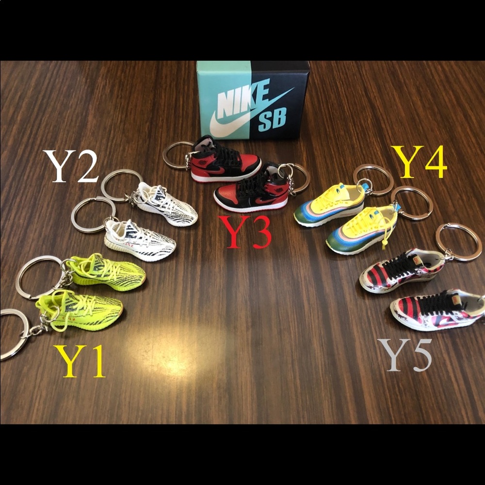 Dior x Air Jordan 1 High Keychains - Picture 12 of 12